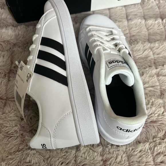 New Adidas Grand Court Kids
Sneakers Size 3